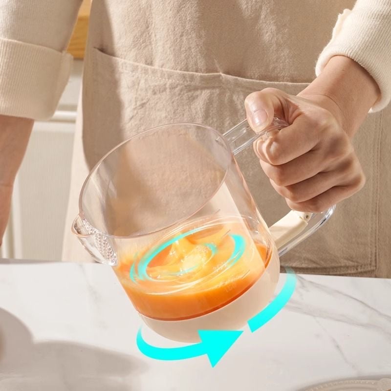 Tazza multifunzionale per sbattere le uova
